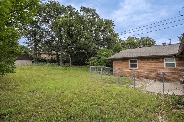 1200 Desiree Lane, Hurst, TX 76053