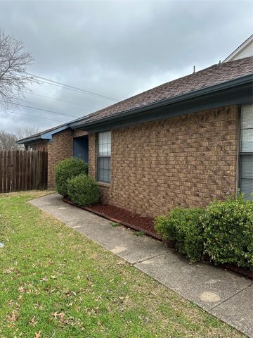 2112 Prairie Creek Trail, Garland, TX 75040