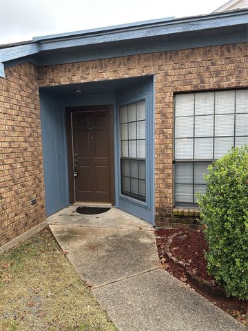 2112 Prairie Creek Trail, Garland, TX 75040