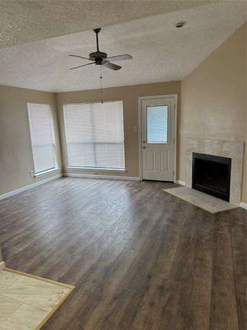 2112 Prairie Creek Trail, Garland, TX 75040