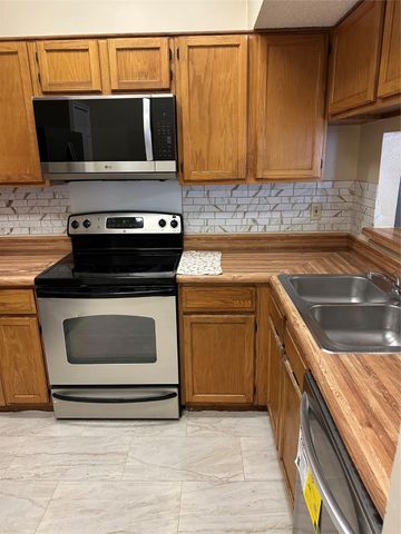 2112 Prairie Creek Trail, Garland, TX 75040