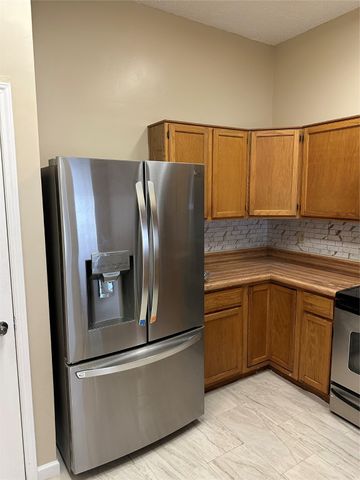 2112 Prairie Creek Trail, Garland, TX 75040