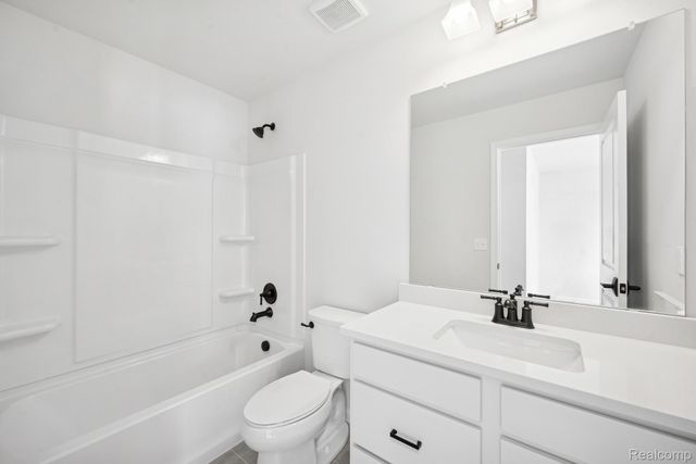 12033 Moore Lane, Washington Township, MI 48094