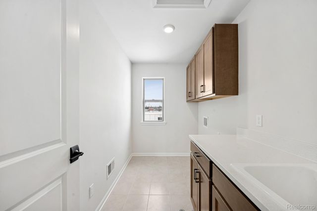 12033 Moore Lane, Washington Township, MI 48094