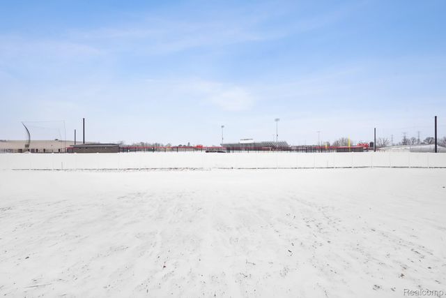 12033 Moore Lane, Washington Township, MI 48094