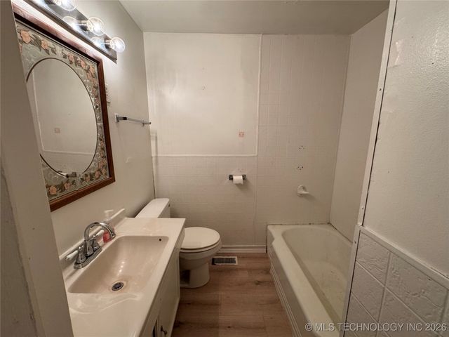 5674 Lewis Avenue, Tulsa, OK 74130