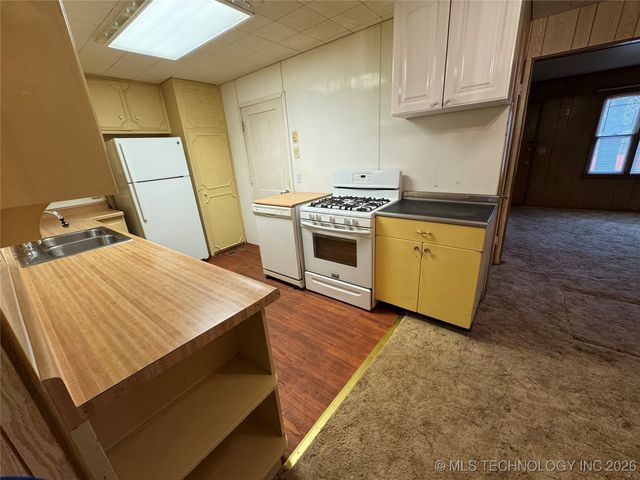 5674 Lewis Avenue, Tulsa, OK 74130