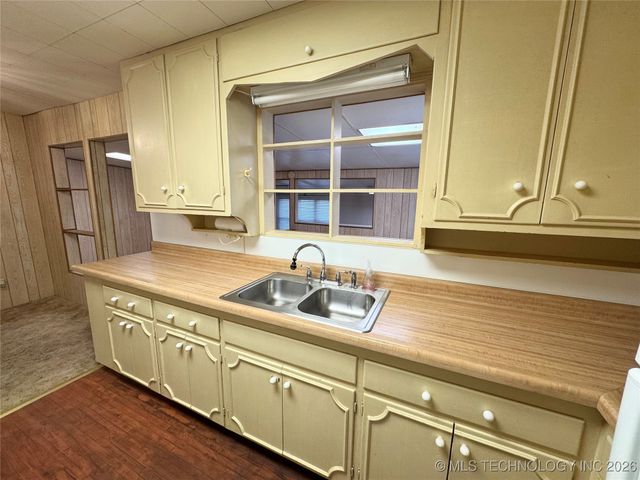 5674 Lewis Avenue, Tulsa, OK 74130