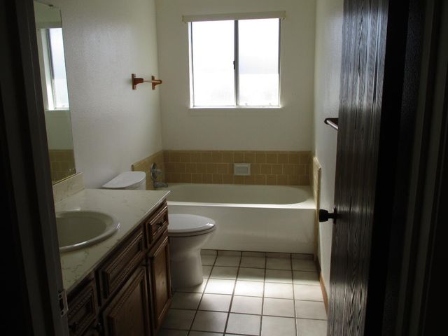 3742 Estate Dr, Stockton, CA 95209