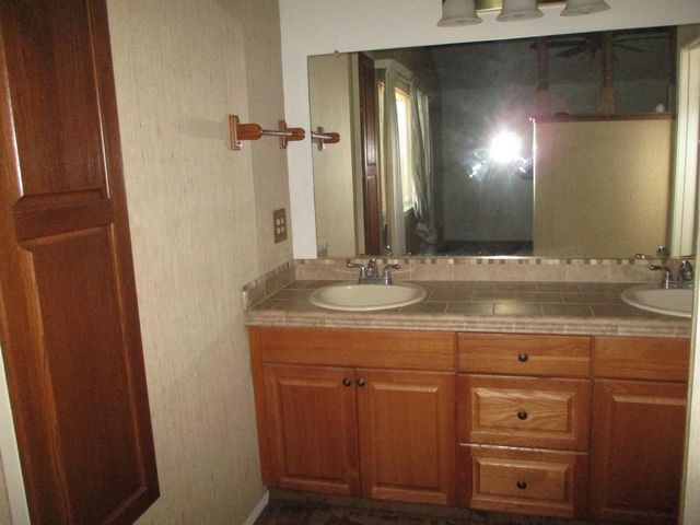 3742 Estate Dr, Stockton, CA 95209