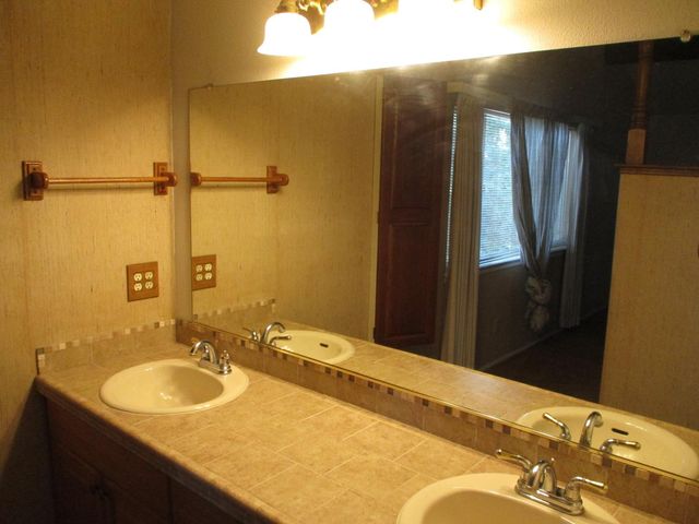 3742 Estate Dr, Stockton, CA 95209