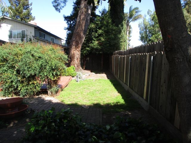 3742 Estate Dr, Stockton, CA 95209