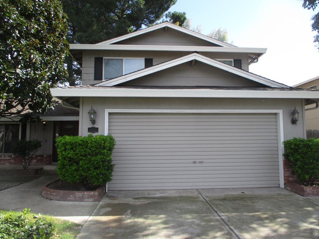 3742 Estate Dr, Stockton, CA 95209