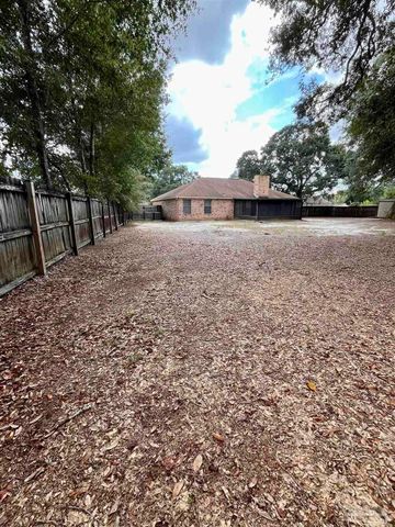 7416 Saint James Pl, Pensacola, FL 32506