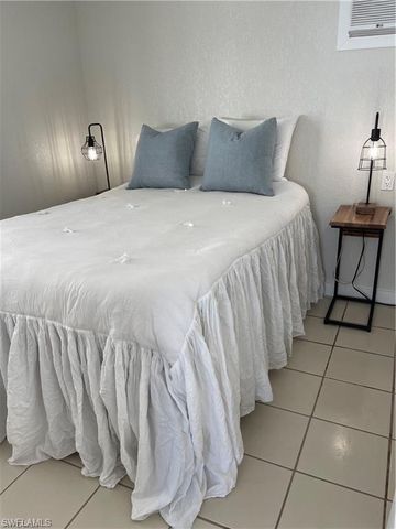 5753 Pink Panther DR, Fort Myers, FL 33908