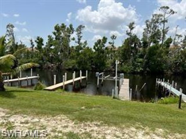 5753 Pink Panther DR, Fort Myers, FL 33908