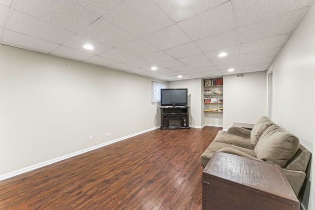 1108 Heavens Gate Drive, Lake In The Hills, IL 60156