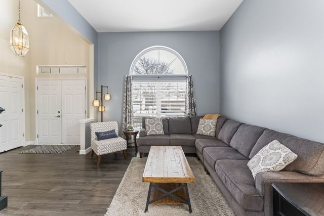 1108 Heavens Gate Drive, Lake In The Hills, IL 60156