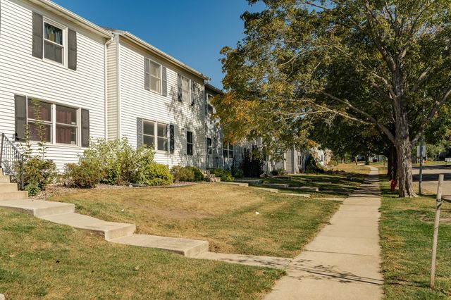 2855 24th Street NW, Rochester, MN 55901