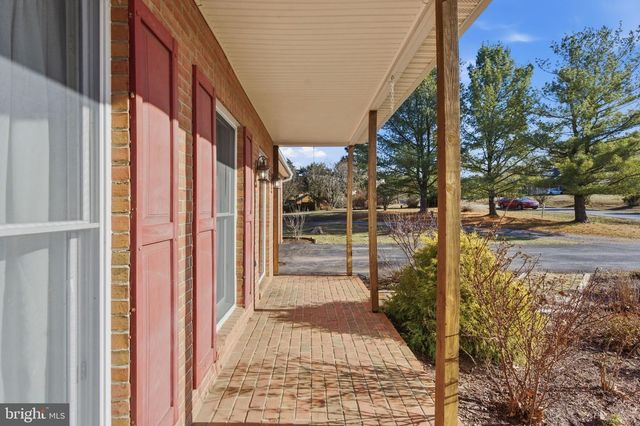 172 MUSTANG DR, Falling Waters, WV 25419