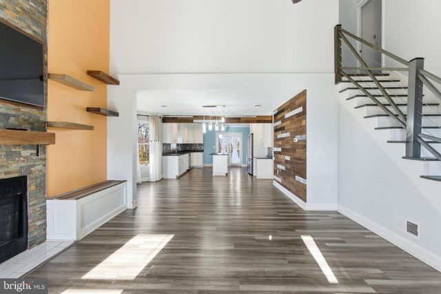 172 MUSTANG DR, Falling Waters, WV 25419