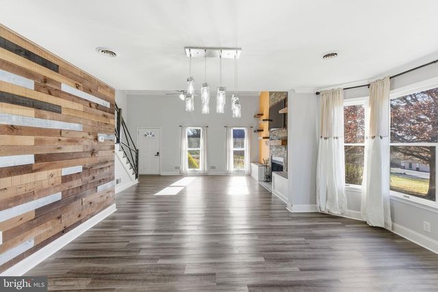 172 MUSTANG DR, Falling Waters, WV 25419