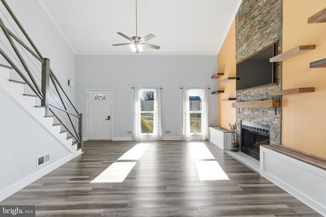 172 MUSTANG DR, Falling Waters, WV 25419