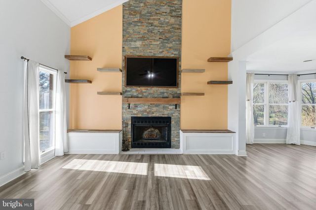 172 MUSTANG DR, Falling Waters, WV 25419