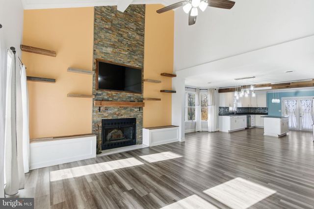 172 MUSTANG DR, Falling Waters, WV 25419