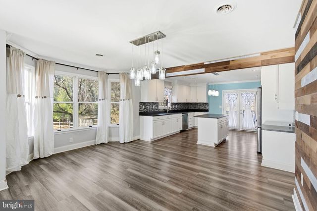 172 MUSTANG DR, Falling Waters, WV 25419