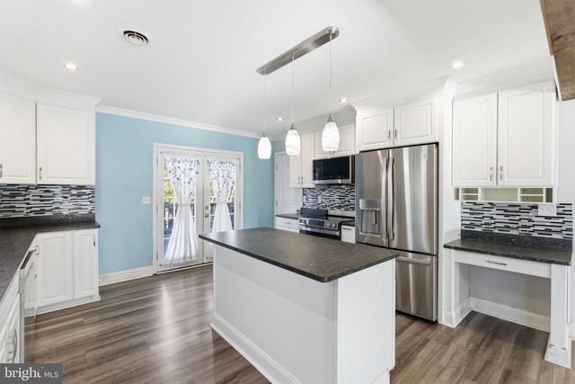 172 MUSTANG DR, Falling Waters, WV 25419