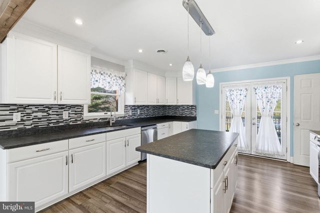 172 MUSTANG DR, Falling Waters, WV 25419