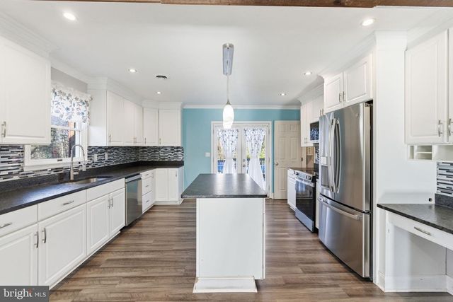 172 MUSTANG DR, Falling Waters, WV 25419