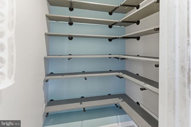 172 MUSTANG DR, Falling Waters, WV 25419