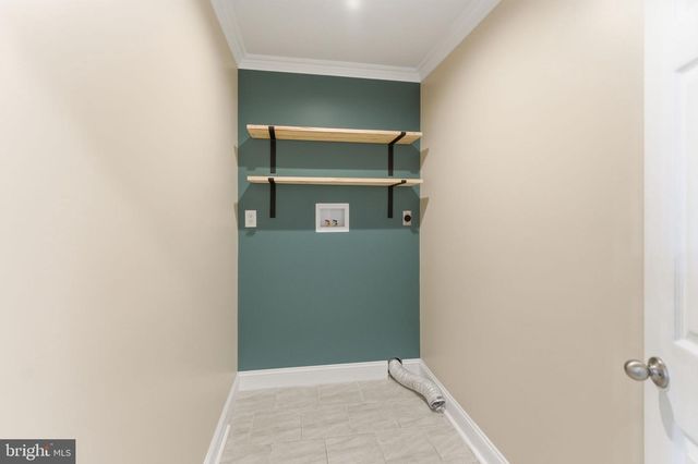 172 MUSTANG DR, Falling Waters, WV 25419