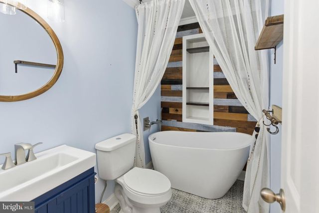 172 MUSTANG DR, Falling Waters, WV 25419