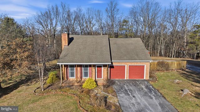 172 MUSTANG DR, Falling Waters, WV 25419