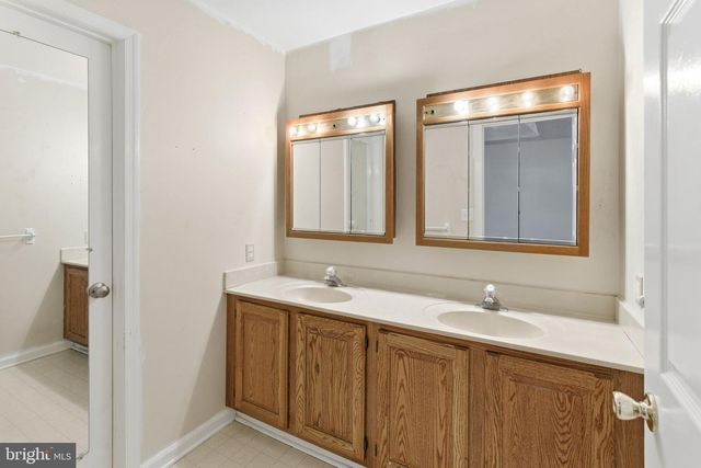 172 MUSTANG DR, Falling Waters, WV 25419