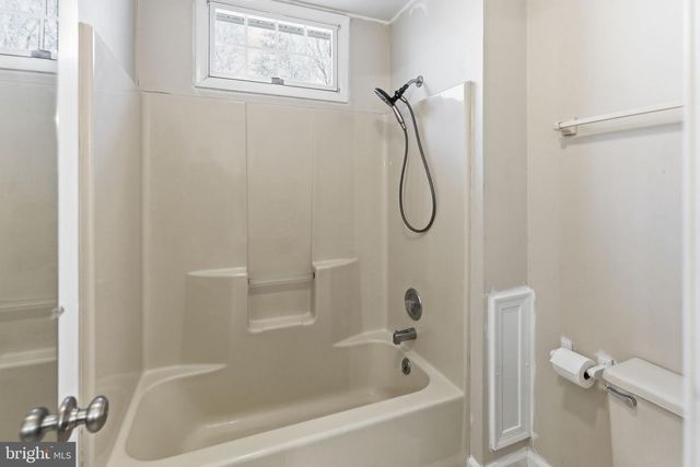 172 MUSTANG DR, Falling Waters, WV 25419