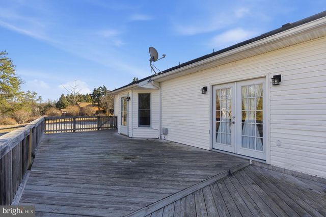 172 MUSTANG DR, Falling Waters, WV 25419