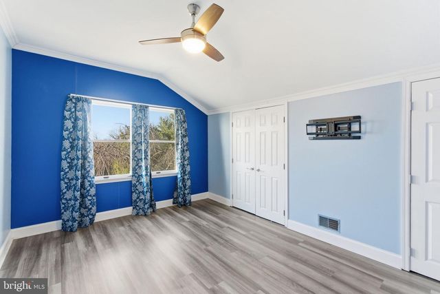 172 MUSTANG DR, Falling Waters, WV 25419