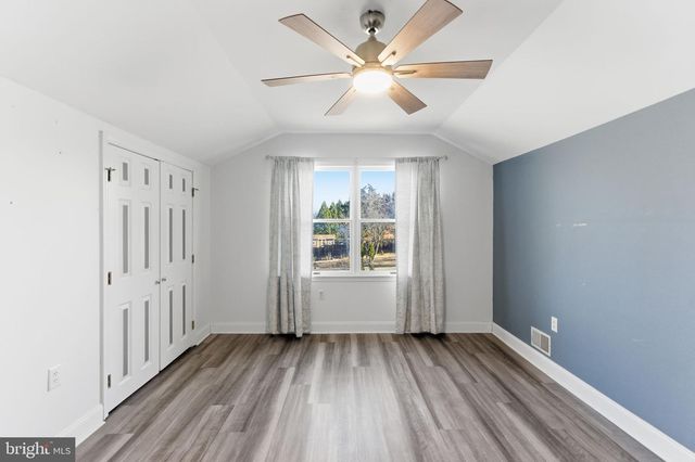 172 MUSTANG DR, Falling Waters, WV 25419