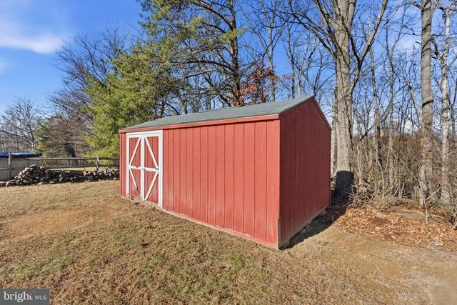 172 MUSTANG DR, Falling Waters, WV 25419