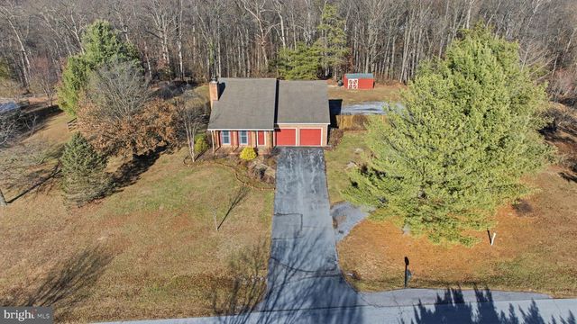 172 MUSTANG DR, Falling Waters, WV 25419