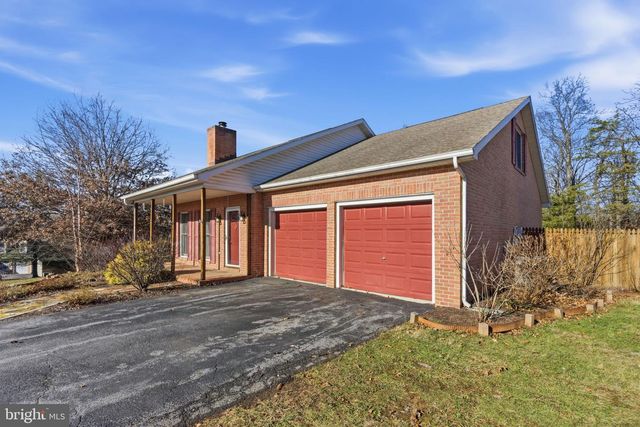 172 MUSTANG DR, Falling Waters, WV 25419