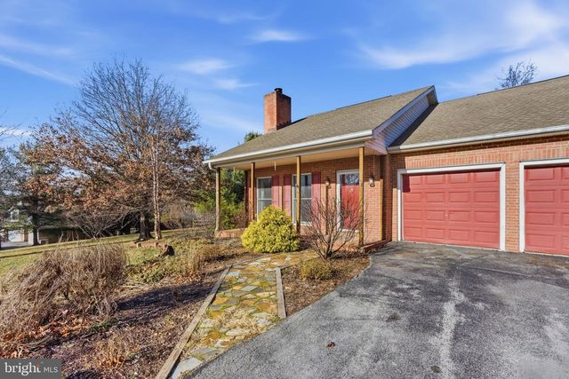 172 MUSTANG DR, Falling Waters, WV 25419