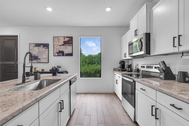 387 NW 17th Street, Fort Lauderdale, FL 33311