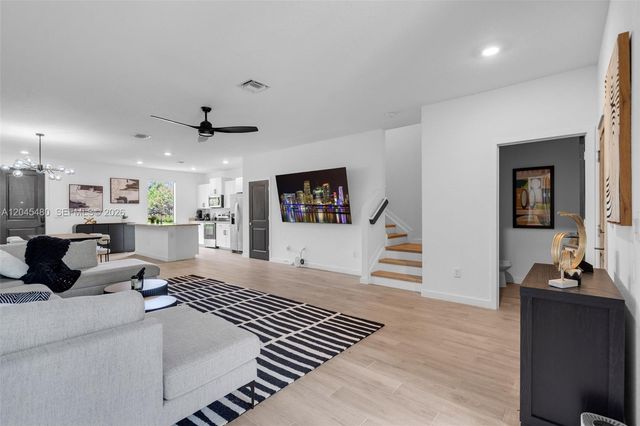 387 NW 17th Street, Fort Lauderdale, FL 33311