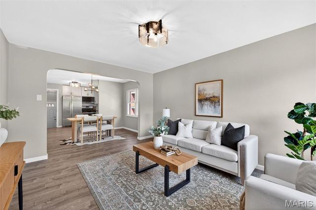 905 Russell Boulevard, St Louis, MO 63104