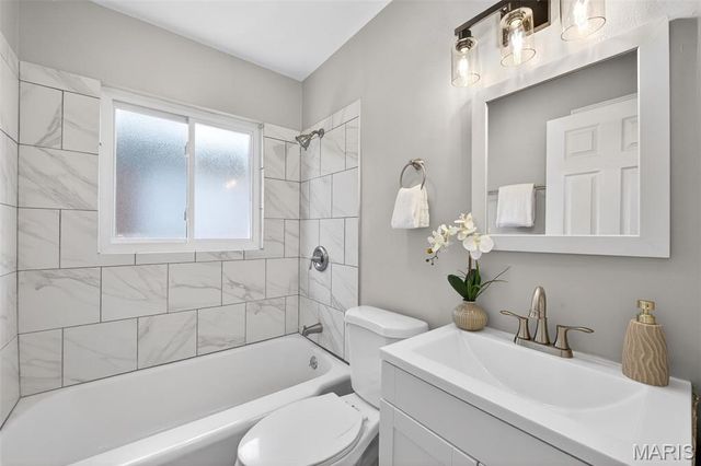 905 Russell Boulevard, St Louis, MO 63104